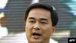 Thủ tướng Thái Lan Abhisit Abhisit mất đi hậu thuẫn của phong trào ‘Áo Vàng’ vì cách thức ông xử lý vụ tranh chấp biên giới căng thẳng với Campuchia