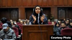 Bà Reyhaneh Jabbari bị kết án tử hình 5 năm qua vì đã giết chết người đàn ông theo cáo buộc là đã hãm hiếp bà.