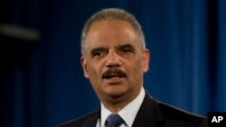 Bộ trưởng Tư pháp Eric Holder nói "qua sự hồi phục kiên cường của người Mỹ," Hoa Kỳ tái khẳng định những giá trị cơ bản đó "đã đưa đất nước này trở thành gương sáng của tự do."