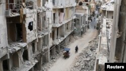 Nhiều tòa nhà bị phá hủy hoàn toàn trong khu vực do phe nổi dậy nắm giữ ở Aleppo, Syria, ngày 6/5/2016.