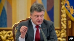 Tổng thống Ukraine Petro Poroshenko nói rằng bất kỳ sự hiện diện nào của Nga ở Ukraine mà không có sự đồng ý của Kiev là vi phạm luật pháp quốc tế