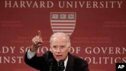 ABD Başkan Yardımcısı Joe Biden Harvard Üniversitesinde konuşurken