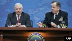 Savunma Bakanı Robert Gates, Genelkurmay Başkanı Oramiral Mike Mullen