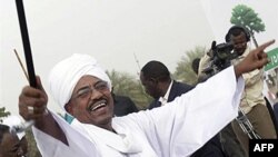 Tòa án Tội phạm Quốc tế ICC đã ra trát bắt ông Bashir vì các tội trạng diệt chủng, tội ác chống lại loài người và tội ác chiến tranh ở khu vực miền đông Darfur