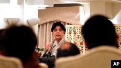 Bộ trưởng nội vụ Pakistan Chaudhry Nisar Ali Khan phát biểu trong cuộc họp báo tại Islamabad, ngày 6 tháng 12, 2015.