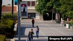 Üçüncü aşıların zorunlu hale getirildiği California Eyalet Üniversitesi