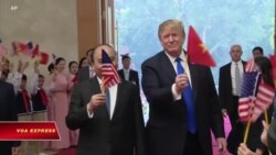 Phát biểu của ông Phúc về việc ông Trump cầm cờ VN gây tranh cãi