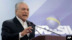 Tổng thống Michel Temer càng bị áp lực sau khi cảnh sát bắt một phụ tá của ông trong cuộc điều tra về World Cup.