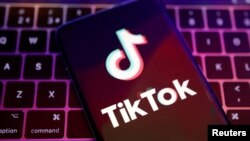 Çin menşeili teknoloji firması ByteDance'in kısa video paylaşım uygulaması TikTok'tan altı ay içinde el çekmesi, bunun gerçekleşmemesi durumundaysa TikTok'un ABD'de yasaklanmasını öngören yasa tasarısı, bugün Temsilciler Meclisi Enerji ve Ticaret Komisyonu'nda oylanacak.