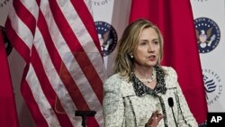 Ngoại trưởng Clinton nói nước thiết yếu cho việc nuôi sống gia đình, cho các công nghiệp để tạo công ăn việc làm, tạo ra năng lực giúp đất nước phát triển 