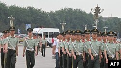 Cảnh sát vũ trang tại Quảng trường Thiên An Môn, ngày 4 tháng 6, 2011