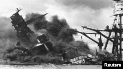 Chiến hạm USS Arizona bị Nhật đánh chìm ở Trân Châu Cảng, Hawaii, 7/12/1941.