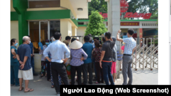 Người dân kéo đến trụ sở công ty Rạng Đông đòi "đối thoại" vào ngày 6/9/2019.