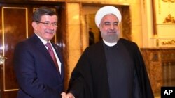 Tổng thống Iran Hassan Rouhani và Thủ tướng Thổ Nhĩ Kỳ Ahmet Davutoglu tại Tehran, ngày 5/3/2016.