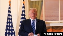 Tổng thống Mỹ Donald Trump trở về Tòa Bạch Ốc tối ngày 5/10/2020 từ bệnh viện Walter Reed nơi ông được chữa trị đặc biệt vì virus corona.