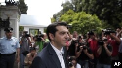 Lãnh tụ đảng cánh tả Syriza Alexis Tsipras. Ðảng Syriza bác bỏ các biện pháp kiệm ước mà Liên hiệp châu Âu áp đặt đối với Hy Lạp đang nợ nần chồng chất.