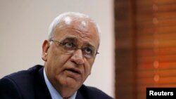 Ông Saeb Erekat, phát ngôn viên của Thẩm quyền Palestine, nói rằng bạo động là “kết quả tự nhiên” của sự chiếm đóng và các chính sách của Israel.