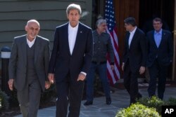 Ngoại trưởng Mỹ John Kerry và Tổng thống Afghanistan Ashraf Ghani tại trại David, ngày 23/3/2015. Ông Kerry nói Tổng thống Afghanistan Ashraf Ghani đã có những “bước lớn” để giao tiếp với Hoa Kỳ.