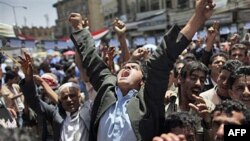 Người biểu tình chống chính phủ xuống đường đòi Tổng thống Yemen Ali Abdullah Saleh từ chức, ngày 2/5/2011