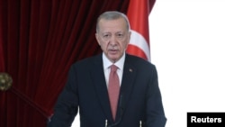 Cumhurbaşkanı Erdoğan, Mart ayında yapılacak yerel seçimler öncesi 16 yıldır çeşitli vesilelerle tartışmaya açtığı Anayasa değişikliği konusunu bir kez daha Meclis gündemine getirecek. 