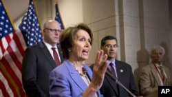 Lãnh tụ phe thiểu số Hạ viện Nancy Pelosi nói cần phải nâng cao mức trần nợ để thanh toán những khoản chi tiêu mà Quốc hội đã chấp thuận.