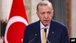 Erdoğan, "Bizim Sayın Putin ile Beşar Esed’e bir davetimiz olabilir. Sayın Putin Türkiye’ye bir ziyaret gerçekleştirebilirse, bu yeni bir sürecin başlangıcı olabilir" dedi