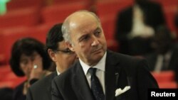 Ngoại trưởng Pháp Laurent Fabius trong 1 hội nghị thượng đỉnh khẩn cấp các nhà lãnh đạo Tây Phi, Abidjan, 19/1/2013