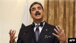 Thủ tướng Yousuf Raza Gilani nói với các thành viên Quốc hội là chính phủ ông sẽ đảm bảo việc thi hành những khuyến cáo