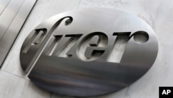 Biểu tượng của Công ty Pfizer tại trụ sở ở New York. 