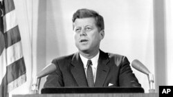 Tổng thống Mỹ John F. Kennedy thông báo với cả nước về cuộc Khủng hoảng Tên lửa Cuba 2.11.1962