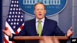 Phát ngôn viên Tòa Bạch Ốc Sean Spicer nói hành động này không có nghĩa là Mỹ đang nới lỏng những chế tài nhắm vào Nga. 