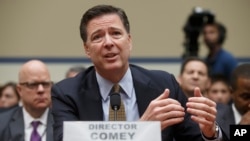 Giám đốc FBI James Comey.