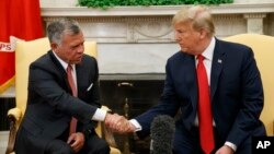 Tổng thống Donald Trump tiếp Vua Jordan Abdullah II tại Tòa Bạch Ốc ngày 25/6/2018. 