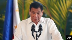 Việc Tổng thống Phippines Rodrigo Duterte liên tục tấn công Washington đã làm đồng minh lớn nhất của Philippines ngạc nhiên.