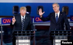 Hai ứng cử viên đảng Cộng hoà Jeb Bush và Donald Trump tranh luận, ngày 16/9/2015.