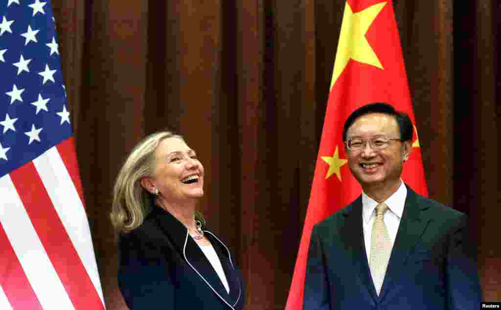 Ngoại trưởng Dương Khiết Tr&igrave; v&agrave; Ngoại trưởng Clinton tại Bắc Kinh. 5/9/2012.