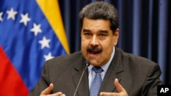 Prezidan Venezuela a, Nicolás Maduro, bat bravo pou rezilta eleksyon. Rezilta yo montre pi fò plas yo nan nivo minisipal la al jwenn manm pati l ap dirije a, Pati Sosyalis Ini an (PSI). 