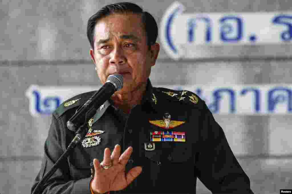 Tham mưu trưởng Quân đội Thái Lan, Tướng Prayuth Chan-ocha nói quân đội đã nắm quyền kiểm soát đất nước để giúp vãn hồi trật tự và đẩy mạnh cải cách chính trị.