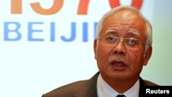 Thủ tướng Malaysia Najib Razak phát biểu trước các phóng viên về sự mất tích của chuyến bay MH370, tại sân bay quốc tế Kuala Lumpur, 15/3/2014