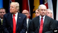 Tổng thống Donald Trump và Bộ trưởng Tư pháp Mỹ Jeff Sessions.