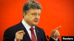 Tổng thống Ukraine Petro Poroshenko phát biểu tại Kiev.