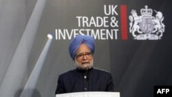 Thủ tướng Ấn Ðộ Manmohan Singh đọc diễn văn tại hội nghị thượng đỉnh ở London về đầu tư giữa Ấn và Anh