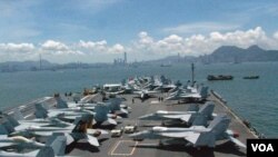 Máy bay phản lực F/A-18 Super Hornet của Hải quân Hoa Kỳ trên hàng không mẫu hạm USS George Washington