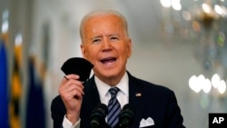 Ông Joe Biden không nêu ra một chủ thuyết nào, như ông Reagan. Nhưng chính phủ của ông sẽ lợi dụng cơn gió đổi chiều này để thúc đẩy các chương trình chi tiêu mới.