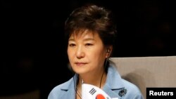 Tổng thống Hàn Quốc Park Geun-hye xin lỗi về việc đáp ứng 'không đủ' của chính phủ trong thảm họa chìm phà.