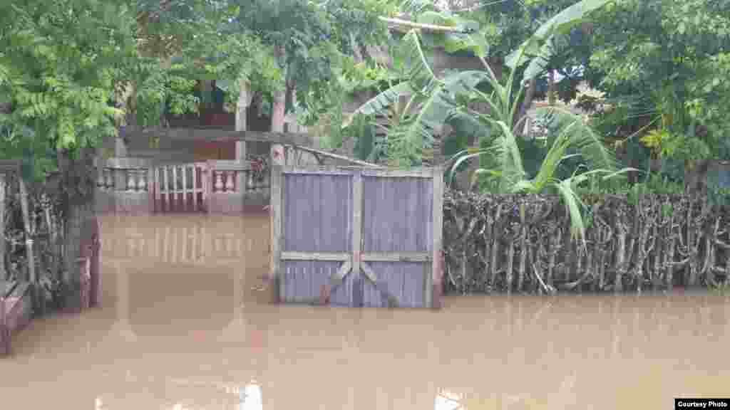 Yon kay ki anvayi ak dlo nan Wanament, nodes peyi Dayiti, 8 septanm 2017. ( Foto - Josiah Cherenfant, jounalis sitwayen) &nbsp;