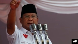 Ông Prabowo Subianto, cựu tướng lãnh bị cáo buộc về những vụ vi phạm nhân quyền tại Đông Timor và về việc ra lệnh bắt cóc những nhà hoạt động đòi dân chủ năm 1998.