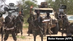 Nhóm Boko Haram bị cáo buộc đã bắt cóc hàng trăm người ở miền đông bắt để bắt họ cầm súng, làm nô lệ hay làm vợ.