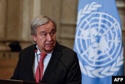 Sekrete Jeneral LONU Antonio Guterres pandan yon konferans pou lapres 19 Oktob, 2023.