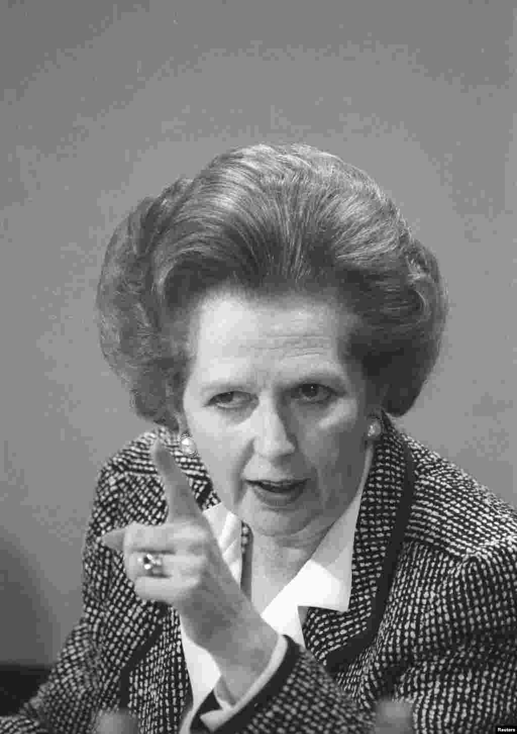 Thủ tướng Thatcher trả lời c&acirc;u hỏi b&aacute;o ch&iacute; tại London, 8/6/1987. 